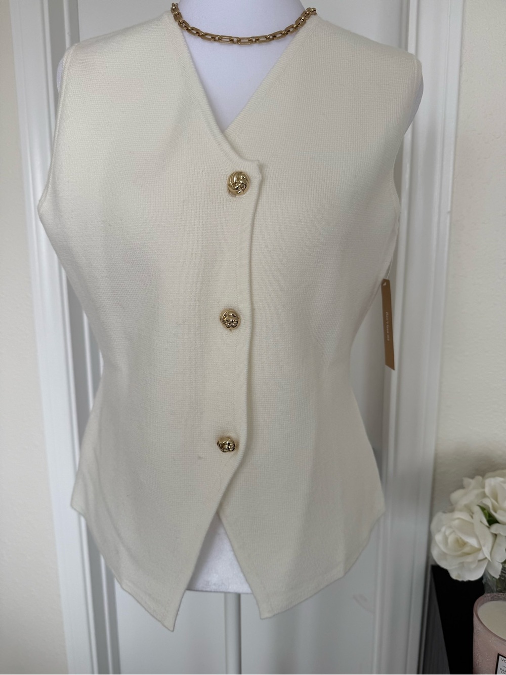 Few Moda Rienne Cream Sleeveless V-Neck White Knit Top NWT Sz Med - Picture 6 of 9